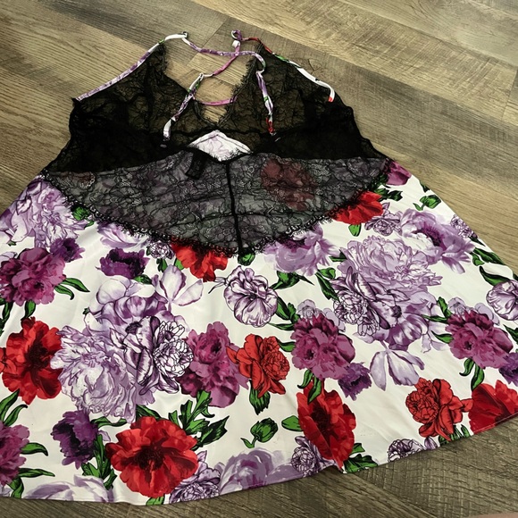 Lingerie - Picture 3 of 4